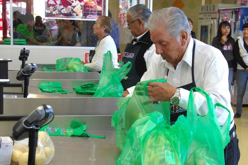 En pobreza y con empleo informal&nbsp; más del 50% de abues poblanos