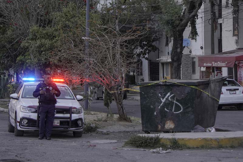 Tiran feto en contenedor de basura en Bosques de San Sebastián
