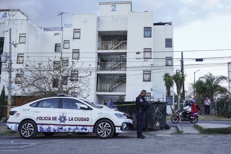Tiran feto en contenedor de basura en Bosques de San Sebastián
