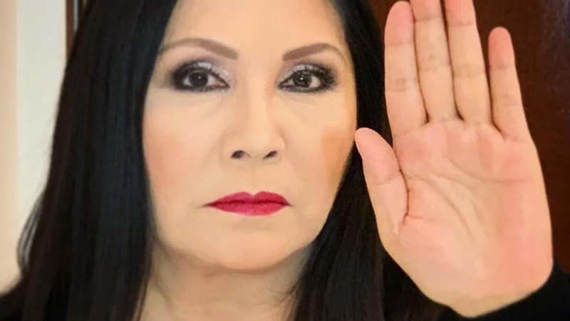 Entre lágrimas, Ana Gabriel lamenta asesinato del alcalde de Uruapan y pide justicia