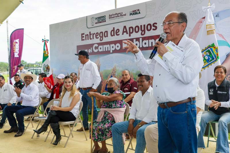 Gobierno de Puebla fortalece la productividad del campo con entrega de insumos en la Mixteca poblana