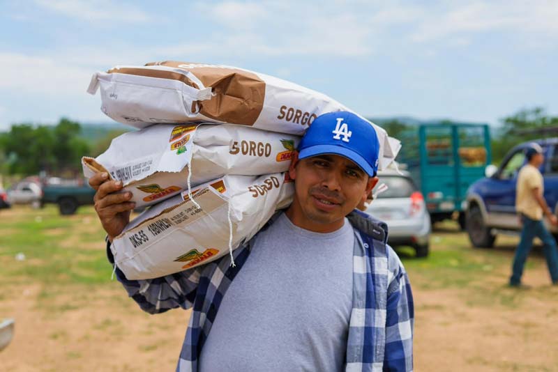 Gobierno de Puebla fortalece la productividad del campo con entrega de insumos en la Mixteca poblana