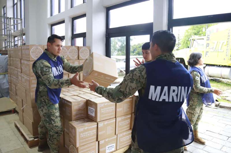Despensas y ayuda humanitaria llegan a Huauchinango tras Raymond