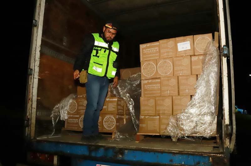 Despensas y ayuda humanitaria llegan a Huauchinango tras Raymond