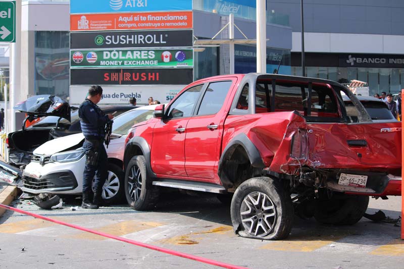 Desmienten autoridades fatal accidente por arrancones en Vía Atlixcáyotl; testigos dicen lo contrario