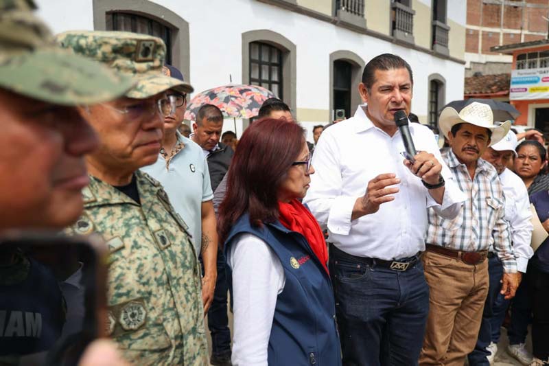 Apoyo inmediato del gobierno llega a Tlacuilotepec: familias agradecen asistencia tras lluvias