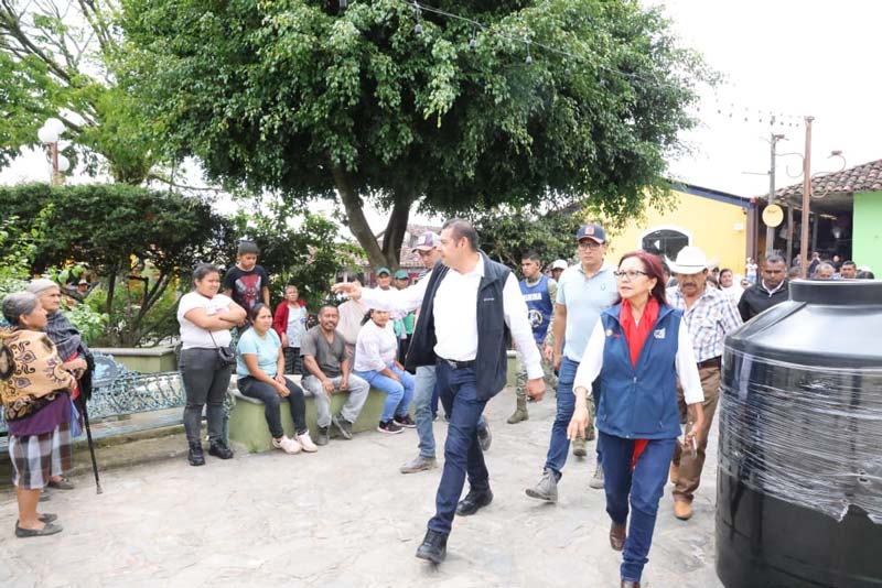 Apoyo inmediato del gobierno llega a Tlacuilotepec: familias agradecen asistencia tras lluvias