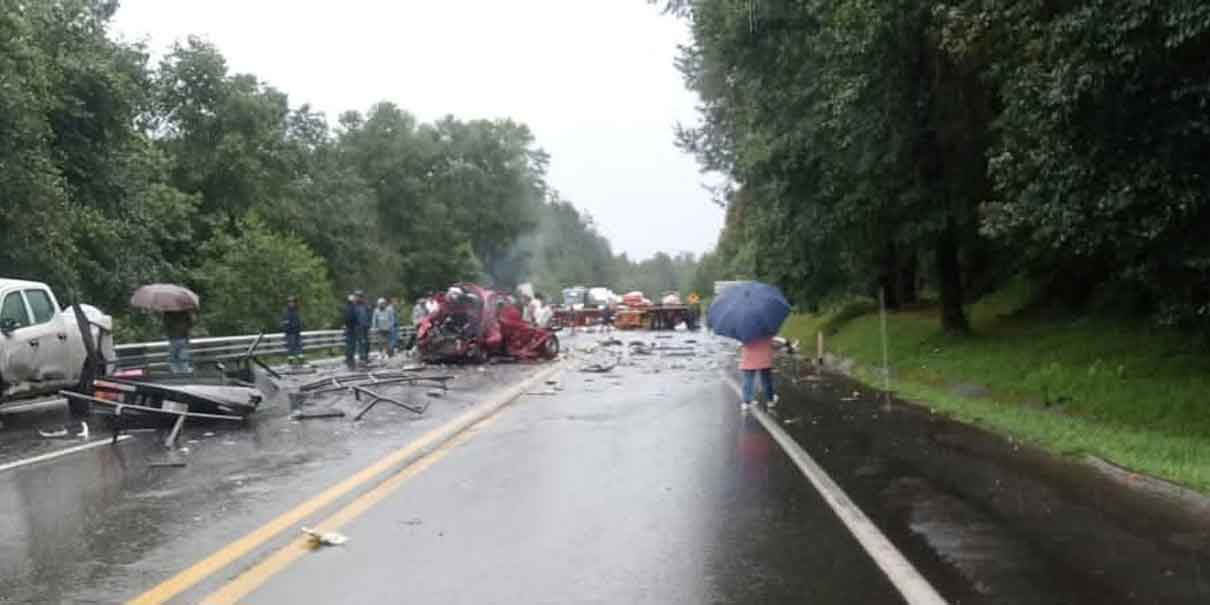 Fatal accidente en la autopista México-Tuxpan: dos muertos tras impacto con tráiler