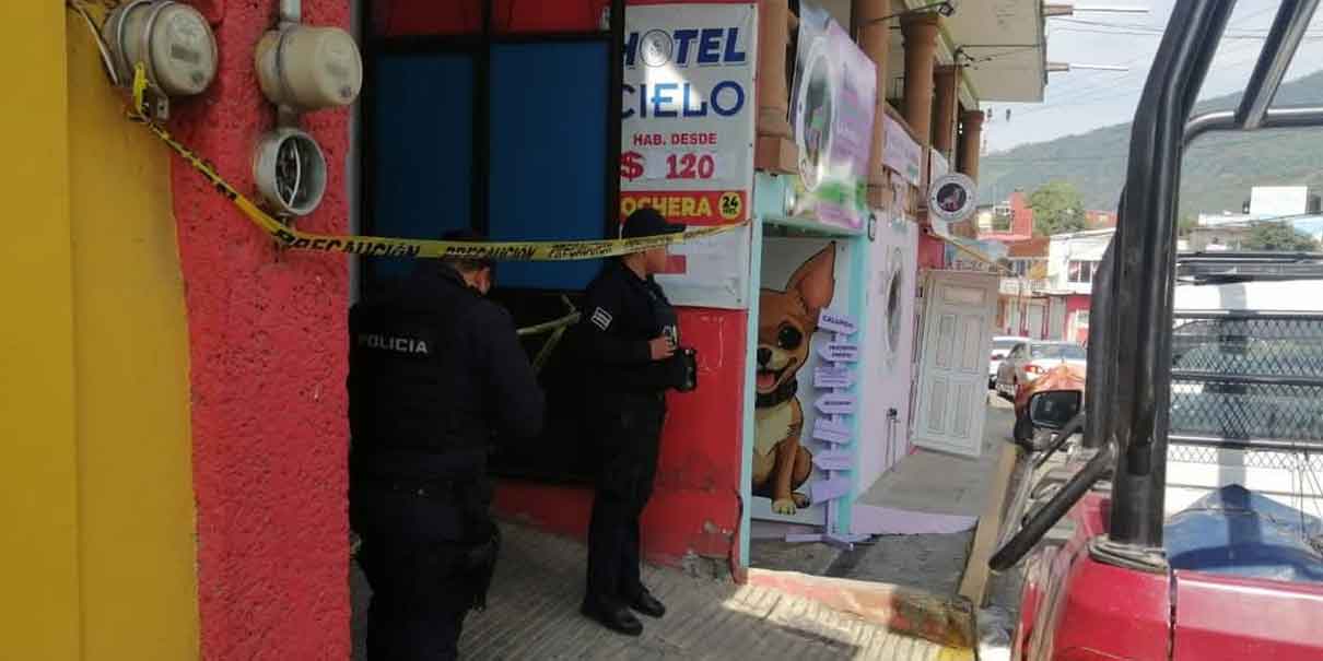 Hallan muerta y apuñalada a mujer en hotel en Xicotepec
