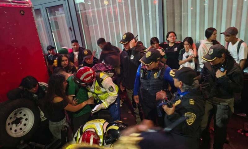 Celebración del Mundial en Puebla termina con semáforo derribado y comercios dañados