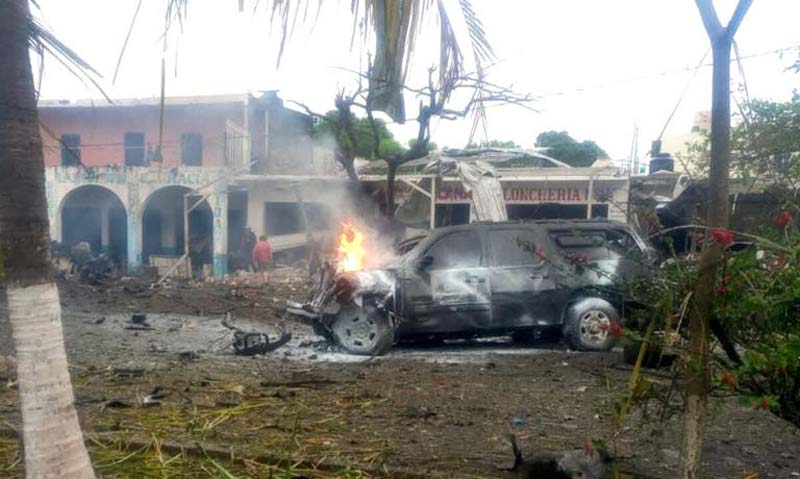 Por terrorismo, la FGR investiga la explosión de un coche bomba en Coahuayana