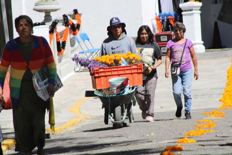 Gobierno de Puebla exhorta a prevenir golpes de calor durante el Día de Muertos