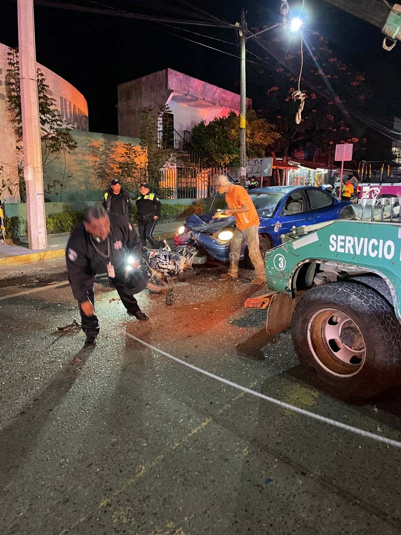 Grave accidente vial en Xicotepec involucra auto, motos y colectiva