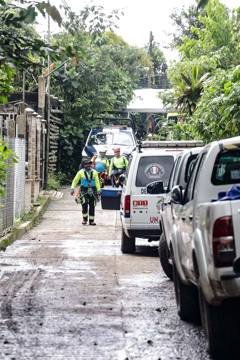 Localizan dos cuerpos en la Gruta de Chichicazapan; continúa la búsqueda de una persona