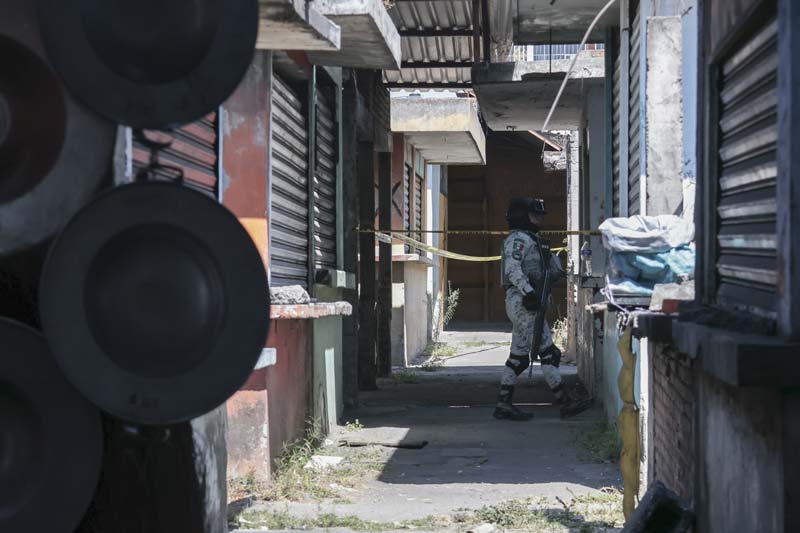 Localizan restos óseos en cateos del Mercado Morelos