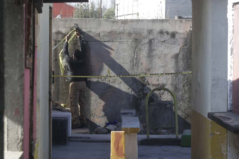 Localizan restos óseos en cateos del Mercado Morelos