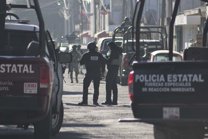 Activan operativo tras reporte de fosa en Mercado Morelos