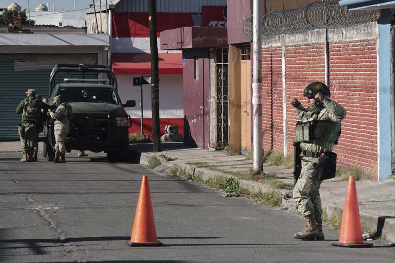 Activan operativo tras reporte de fosa en Mercado Morelos