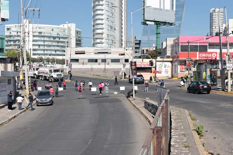 Vecinos del Sur de la ciudad reclaman agua, no tienen desde hace un mes