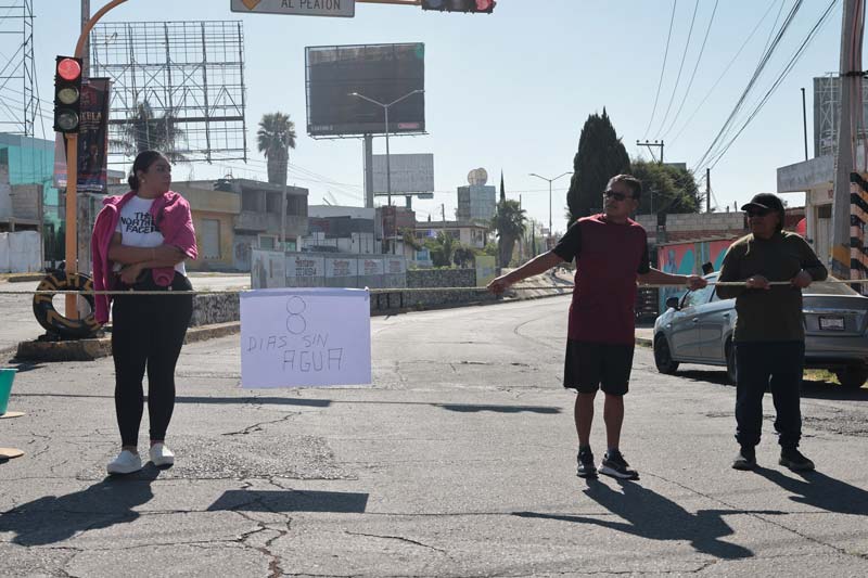 Vecinos del Sur de la ciudad reclaman agua, no tienen desde hace un mes
