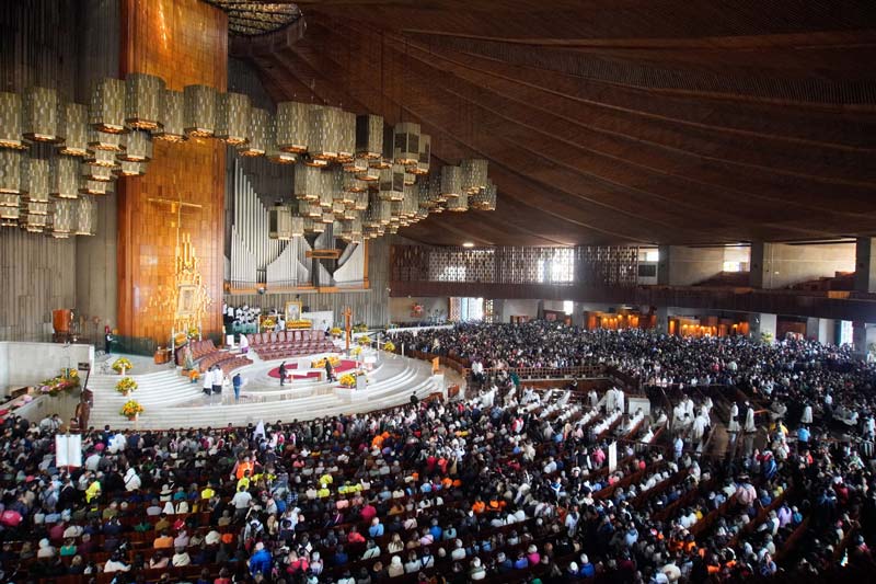 Miles de poblanos llegaron este día a la Basílica Guadalupana
