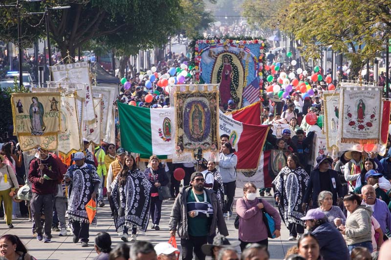 Miles de poblanos llegaron este día a la Basílica Guadalupana