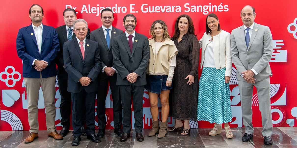 Asistentes al informe del rector de la Ibero Puebla