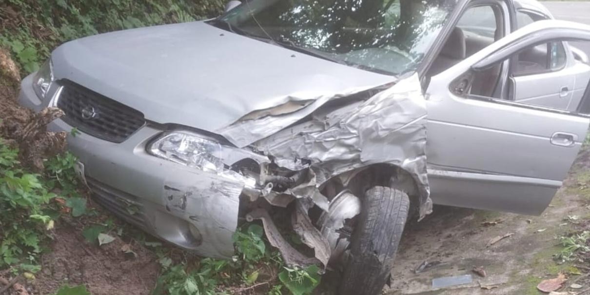 Impactante choque en Xicotepec deja daños y moviliza cuerpos de emergencia