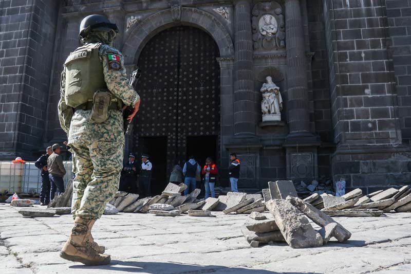 Sujetos provocan incendio en la Catedral de Puebla durante la madrugada de HOY