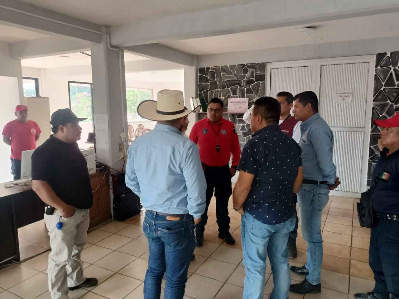 Incendio en el basurero de Xicotepec sigue fuera de control