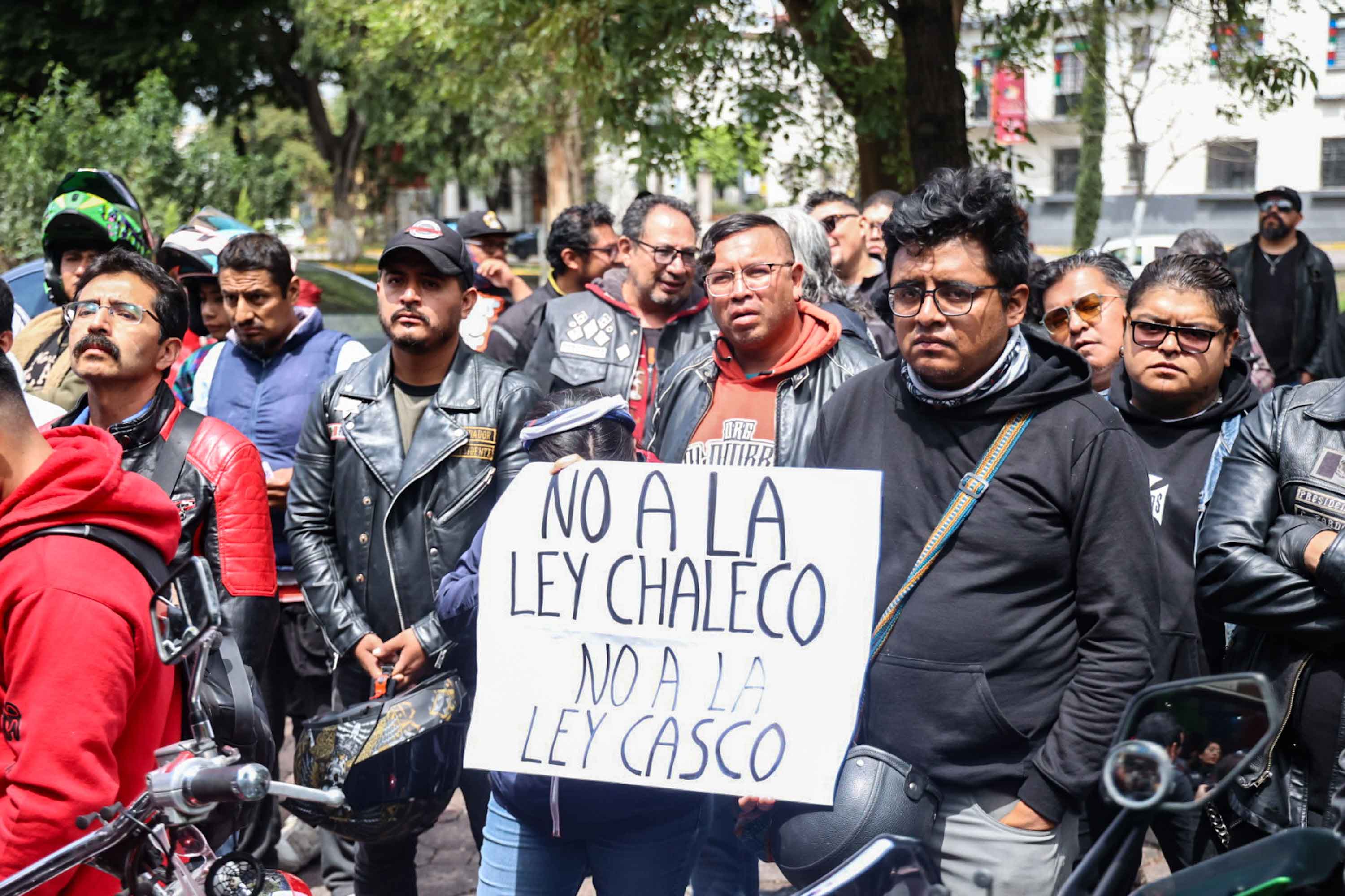 Motociclistas mantienen rechazo a la ley de regulación, mantienen protesta en el Congreso