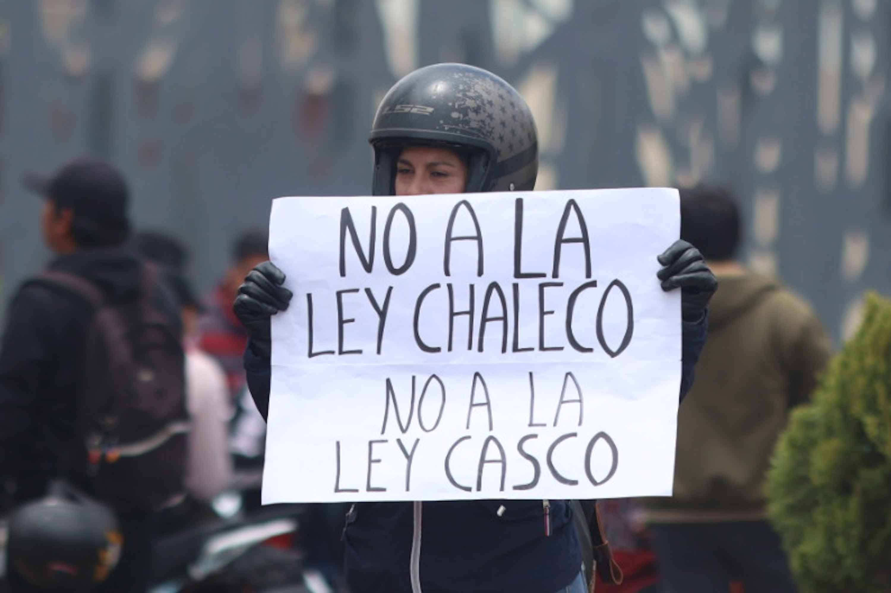 Motociclistas mantienen rechazo a la ley de regulación, mantienen protesta en el Congreso