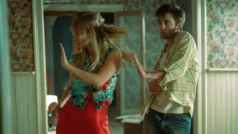 Jennifer Lawrence y Robert Pattinson estrenan “Mátate, Amor” en MUBI este 23 de diciembre
