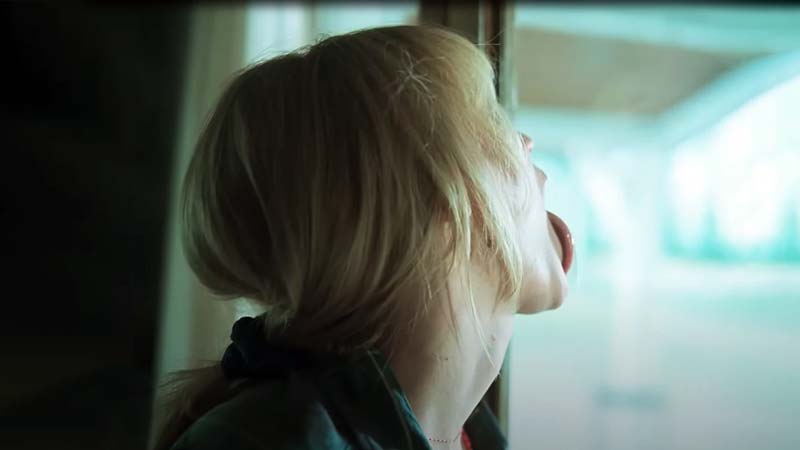 Jennifer Lawrence y Robert Pattinson estrenan “Mátate, Amor” en MUBI este 23 de diciembre