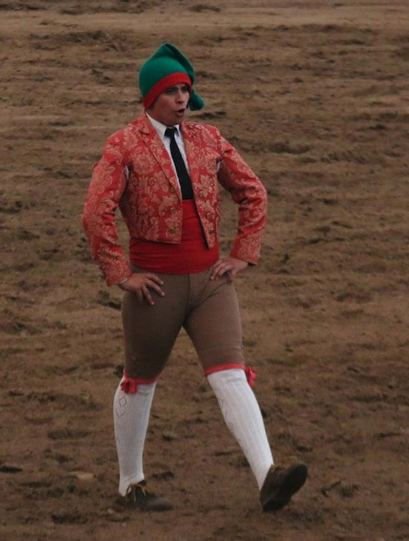 Este es el momento en que un toro mata a joven torero