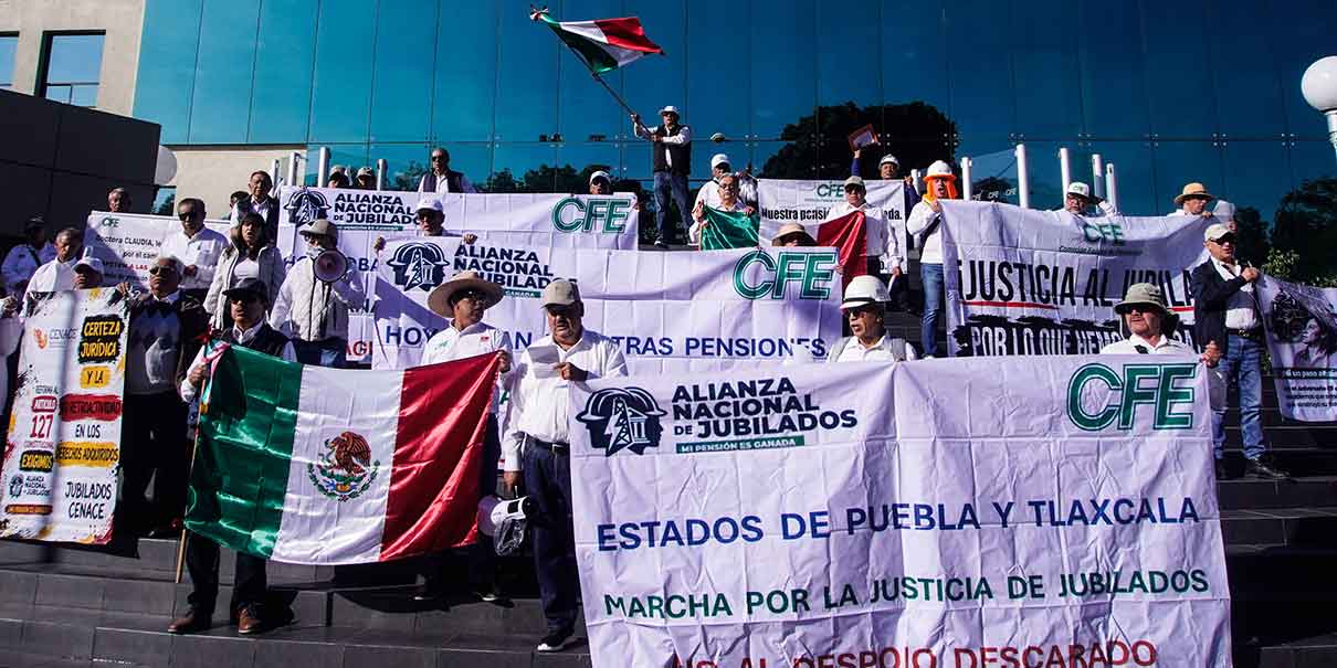 Protestan jubilados de la CFE