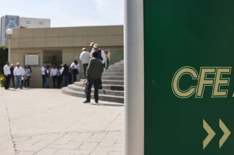 Reforma a pensiones provoca inconformidad de jubilados de la CFE en Puebla