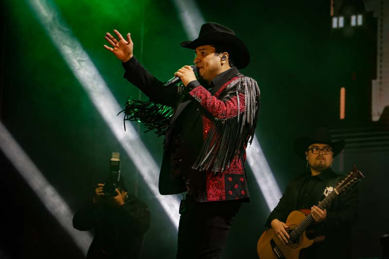 Más de 35 mil poblanos vibran con concierto gratuito de Julión Álvarez tras el Grito de Independencia