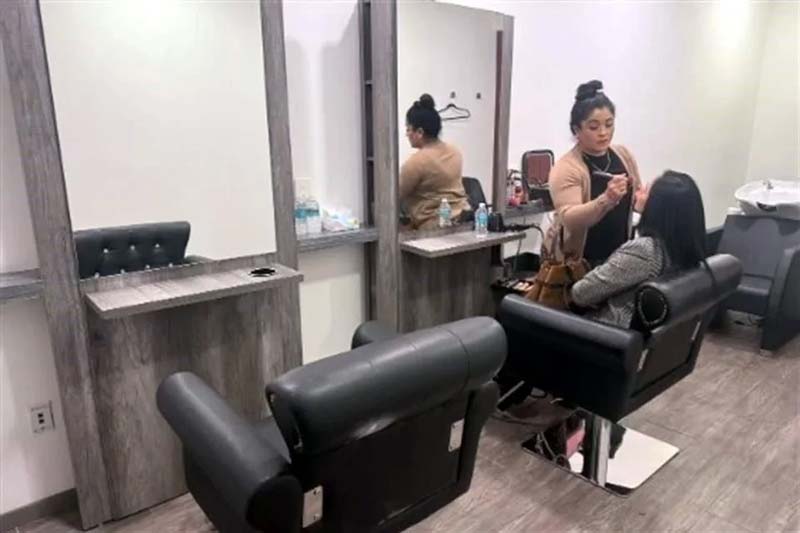 “Sombra aquí, sombra allá”… Legisladora se da su “manita de gato” en la estética Bienestar del Senado