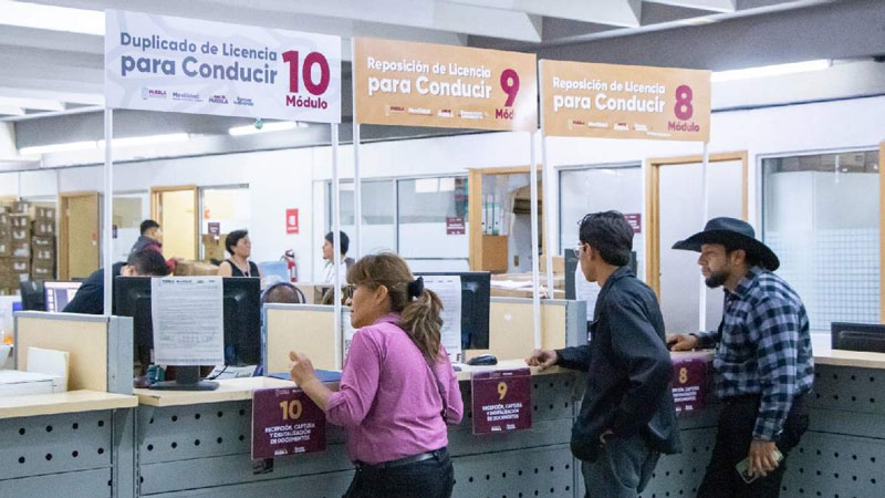 Los automovilistas deben acudir a un módulo autorizado en Puebla para tramitar su licencia de conducir.