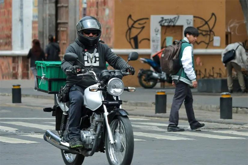 Antes de acudir a tramitar la licencia de motociclista en Puebla, se recomienda verificar en el módulo si el examen práctico requiere presentar una motocicleta propia.