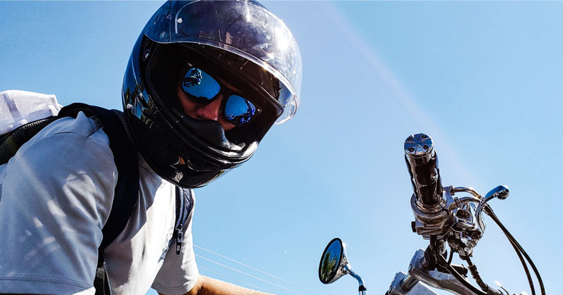 En Puebla, los jóvenes de 16 y 17 años pueden solicitar un permiso provisional para conducir motocicleta con autorización de sus padres o tutor.