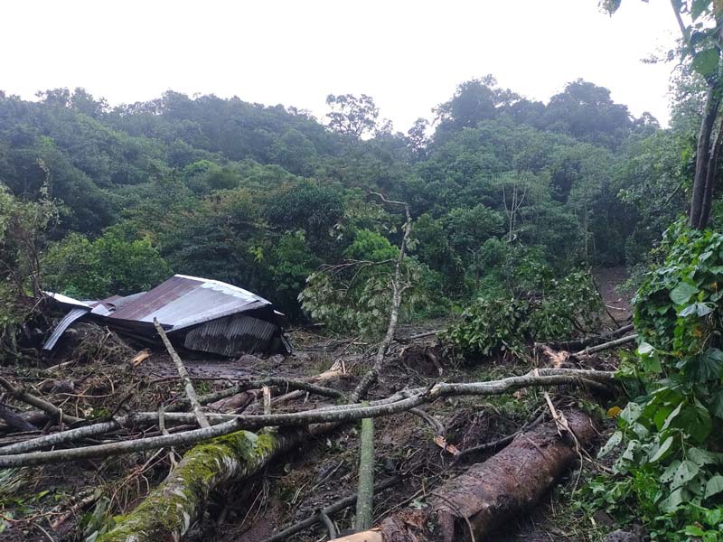 Deslaves y carreteras destruidas en al menos 10 municipios de la Sierra Norte