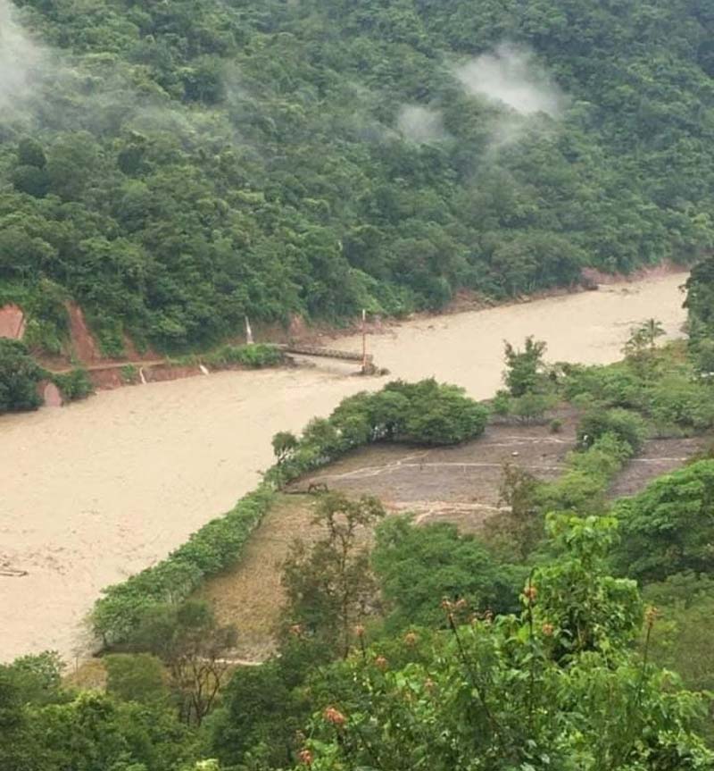 Deslaves y carreteras destruidas en al menos 10 municipios de la Sierra Norte