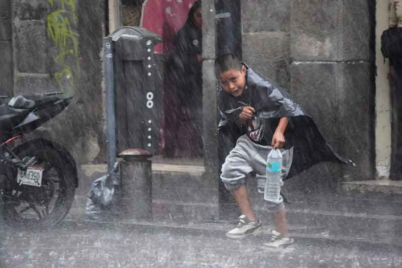 Protección Civil alertó que las lluvias fuertes continuarán en cinco regiones de Puebla hasta el sábado 10 de octubre.