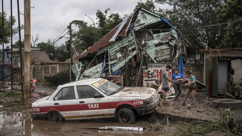 Suman 47 muertos por lluvias; más de 150 municipios afectados en cinco estados