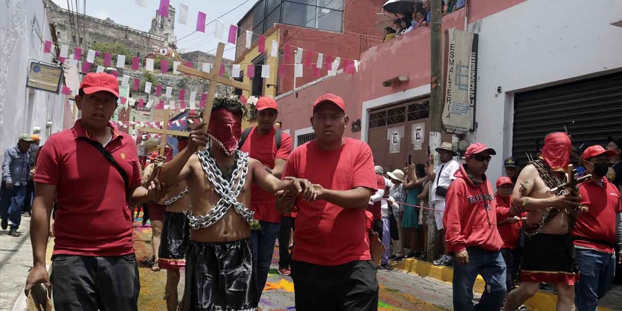 Procesión de Los Engrillados en Atlixco, dolor, sacrificio y fe