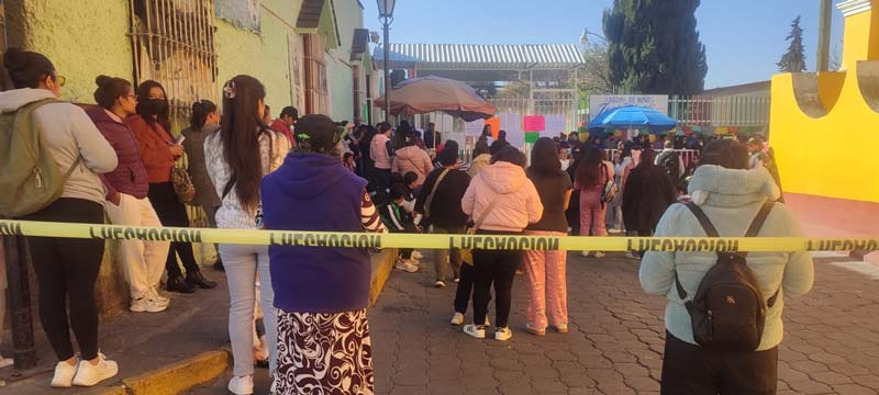 Falta de conserje en kínder Martí genera protestas de madres en Serdán