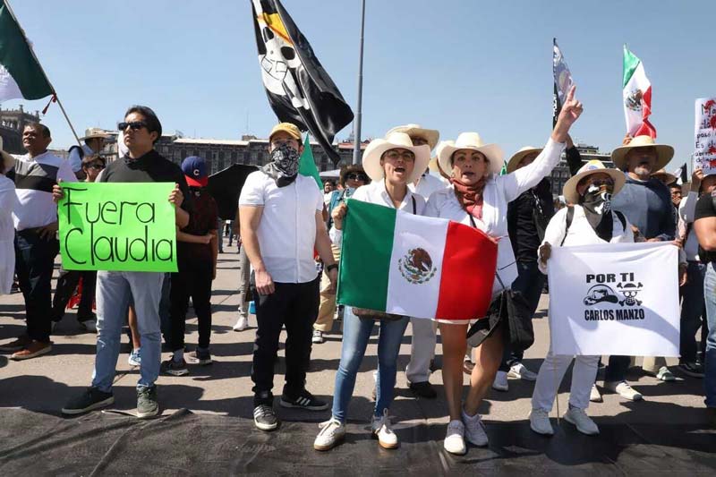 Derriban vallas de Palacio Nacional tras marcha contra violencia de la Generación Z