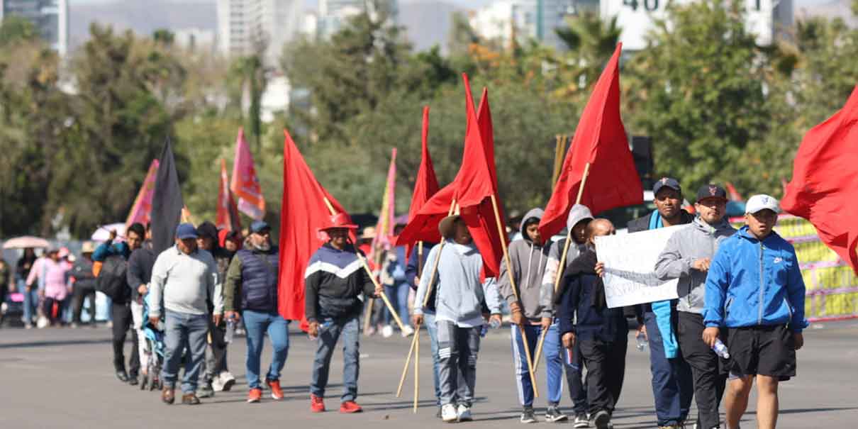Caos vial en Puebla: Marcha de la 28 de Octubre paraliza Atlixcáyotl y más zonas
